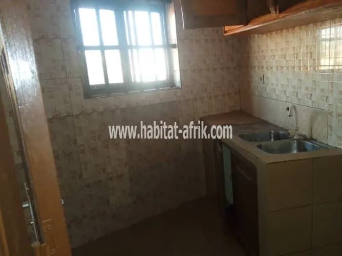 LOCATION Villa APPARTEMENT COUR UNIQUE A L'ÉTAGE 3 CHAMBRES SALON AVEC LEURS SALLES DE BAIN ET TERRASSE A AVEDJI COCONUT LOMÉ-TOGO
