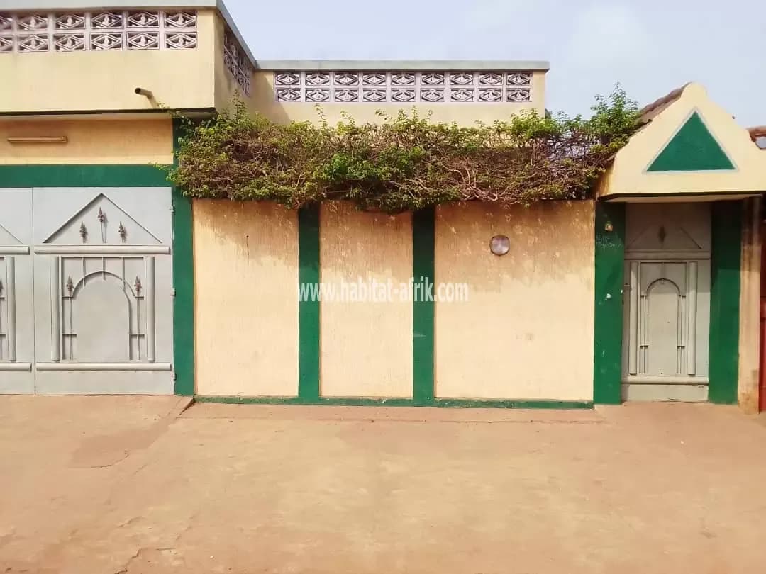 Je mets en vente une maison sur demi lot à agoe cacaveli ayassor 2 chambres salon lome togo