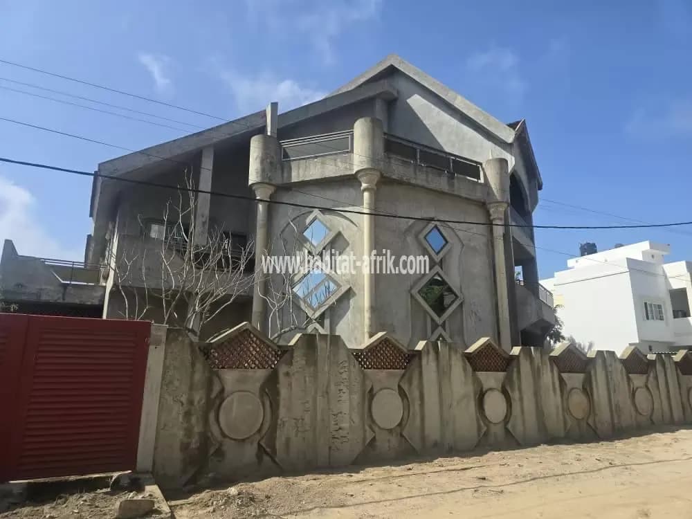 IMMEUBLE R+2 À VENDRE À COTONOU FIDJROSSÈ PLAGE