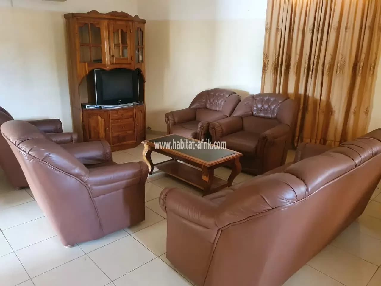 Appartement meublé sur étage à louer à Djidjolé