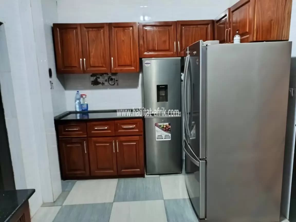 Je mets en location une villa meublée avec jardin de deux (2) chambres salon équipée au CEG Agoe kossigan lome togo