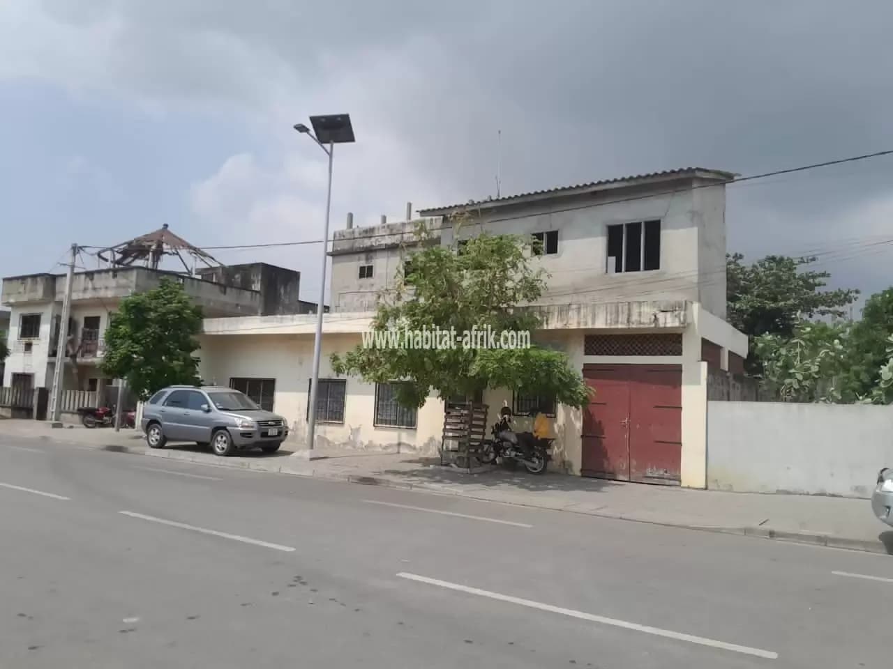 VILLA RDC AU BORD DU GOUDRON À VENDRE À GUINKOMEY COTONOU BÉNIN