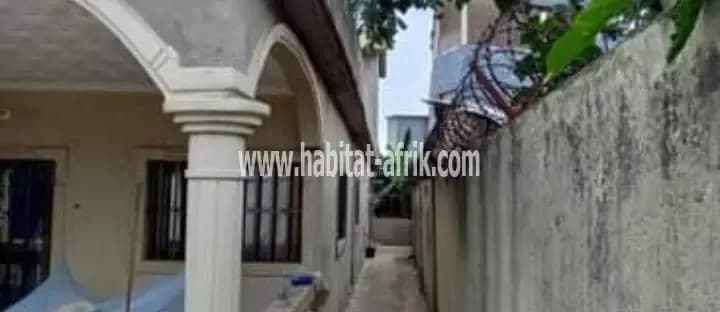 JE METS EN VENTE UNE MAISON DE TROIS CHAMBRES PLUS DÉPENDANCE A ADIDOGOME SAGBADO PHARMACIE HOSANA LOME TOGO