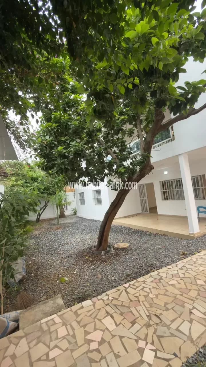 Location villa de 07 chambres autonomes, salon, dépendance, garage de 3 voitures a tokoin hôpital lome togo