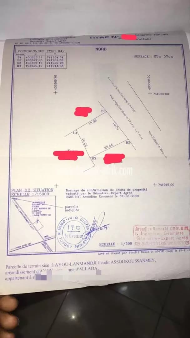 PARCELLE AVEC TF PERSONNEL À VENDRE À ALLADA AU BORD DE LA VOIE DE L'HÔPITAL