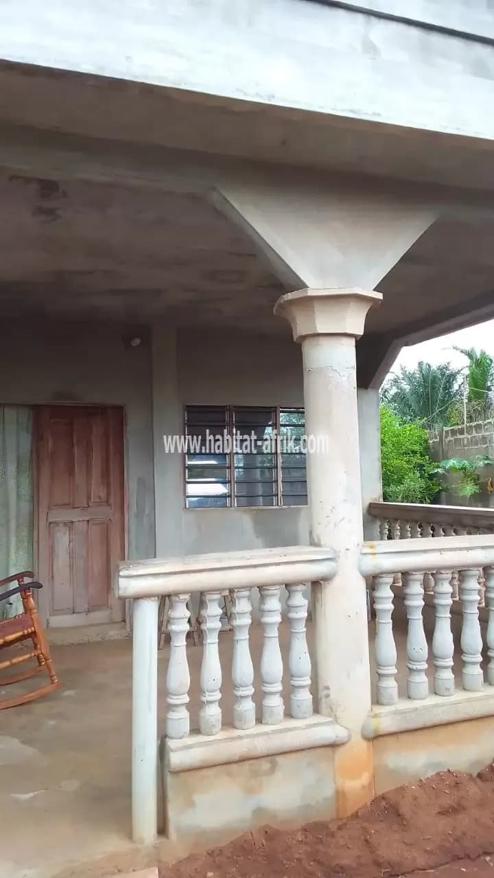 MAISON SANITAIRE CLÔTURÉE À VENDRE À CALAVI HÊVIÉ ZONE CRS