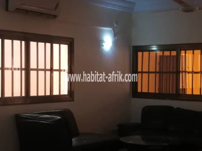 LOCATION Villa 4 Chambres Salon à adidogome derrière Ecobank à côté de la mairie