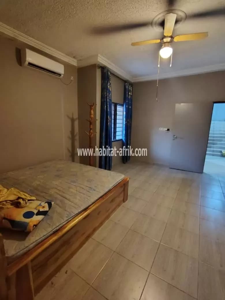 Location de villa duplex de 4 chambres salon situé à agoe cool catché non loin de agoe assiyeye lome togo
