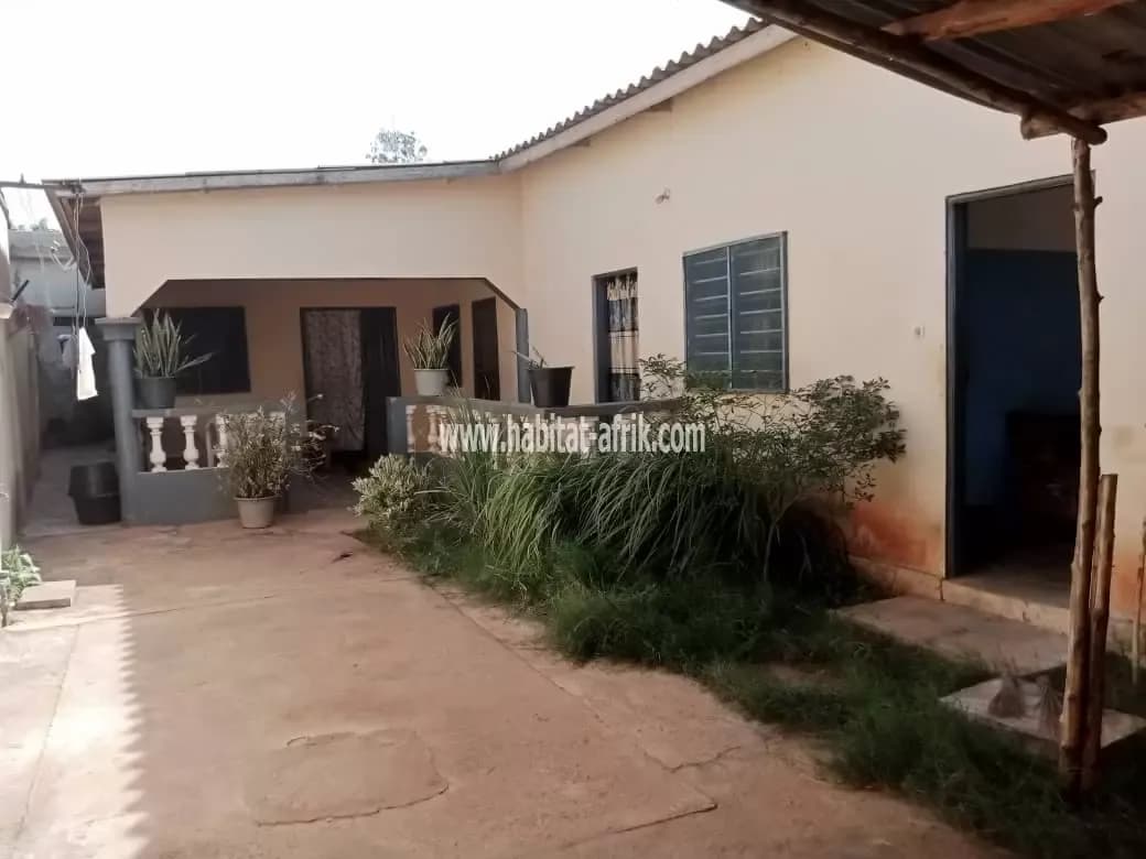 Maison sur 1/4 de lot à vendre à Adidogomé Akato Viépé(Lomé-Togo)