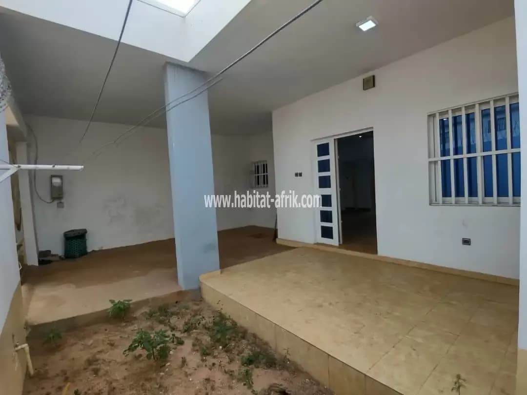 Je mets en location un mini villa de chambre salon douche cuisine a adidogome sagbado lome togo