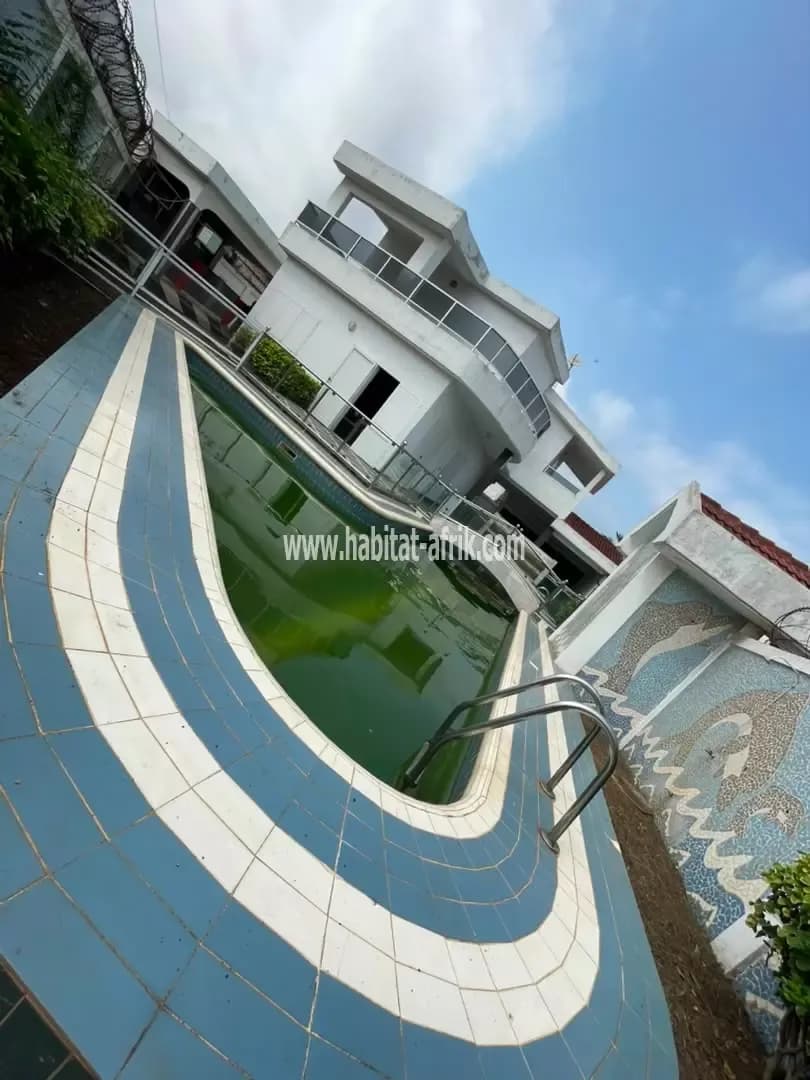 Location villa meublée équipée chic composé de trois chambres salon a totsi lome togo