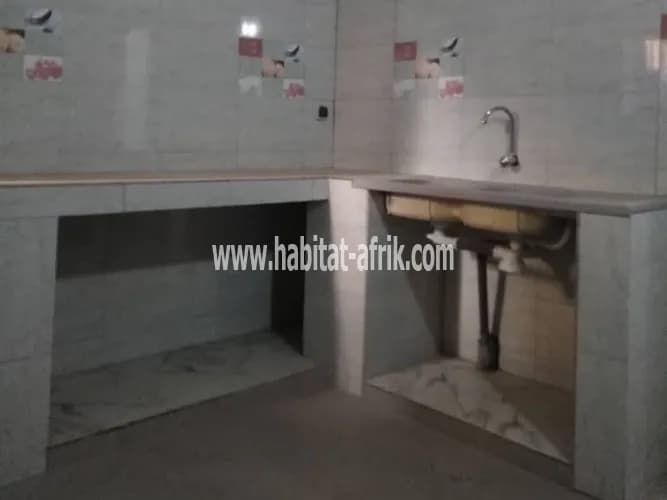 LOCATION Villa 3 Chambres 2 wcdouche à AGOE amendeta cour primaire