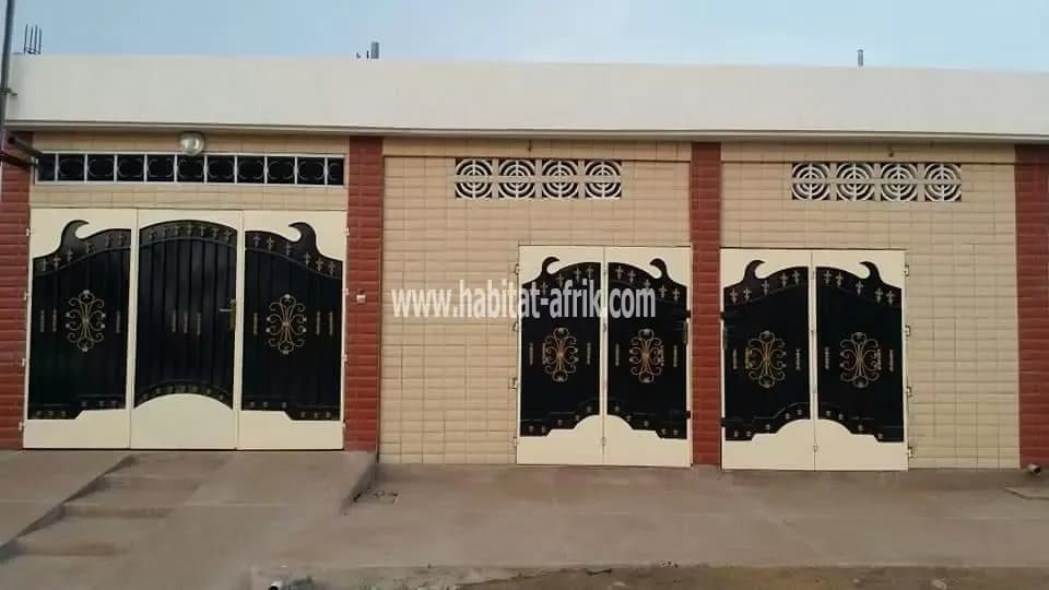 LOCATION VILLA MEUBLÉ DE 2 CHAMBRES SALON WCD CUISINE INTERNE A AVÉPOZO DERRIÈRE LA PHARMACIE AVÉPOZO LOMÉ-TOGO