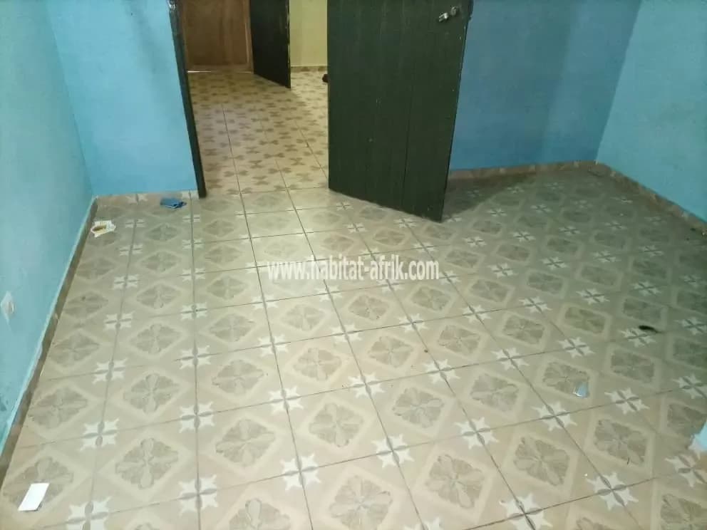 LOCATION APPARTEMENT CHAMBRE SALON WC DOUCHE INTERNE TERRASSE A AVÉDJI JOURDAIN LOMÉ-TOGO