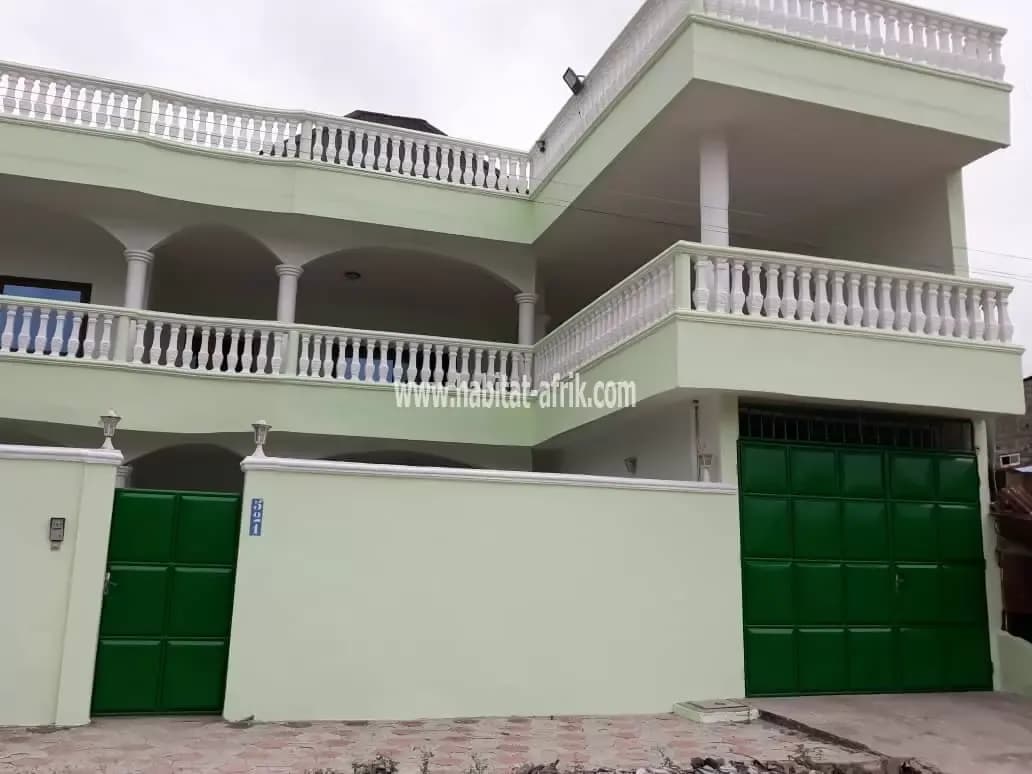 BELLE VILLA R+1 À VENDRE À COTONOU SAINTE RITA