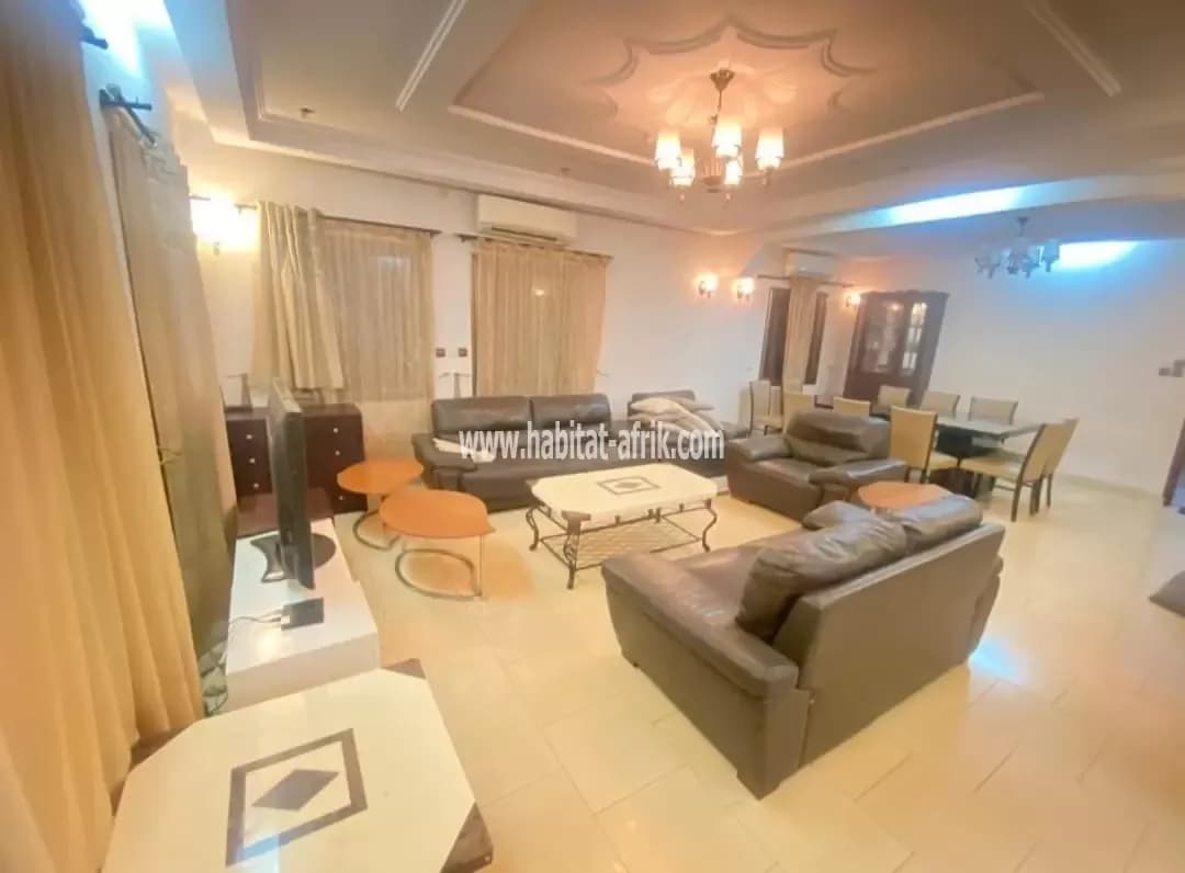 location d’une villa de 5 chambres 2 salons meublés équipé situé à Hedzranawoe lome togo