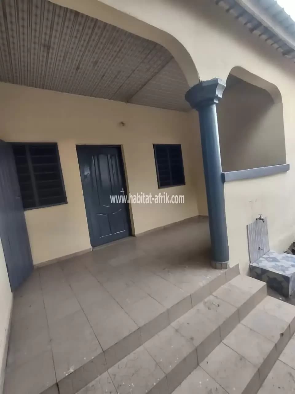 Nous mettons en location un appartement de chambre salon wcd cuisine situe a tokoin lome togo