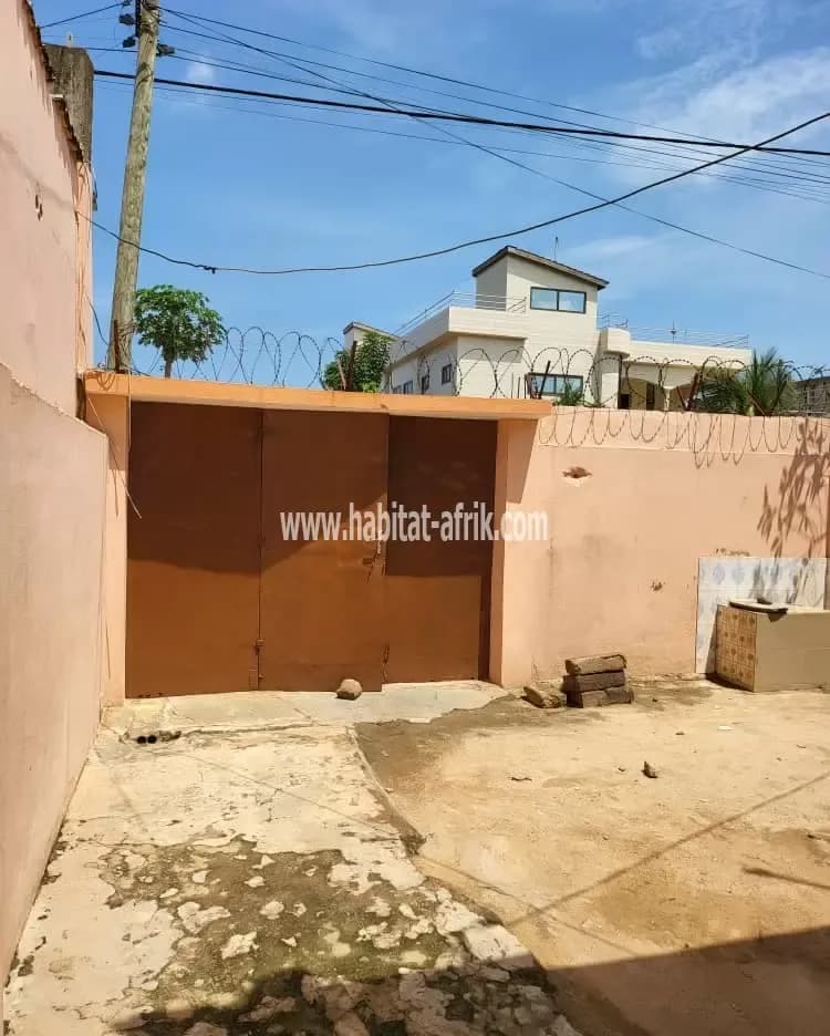 Je mets en vente une maison de 2 chambres salon et 2 pièces a Hedzranawoe lome togo