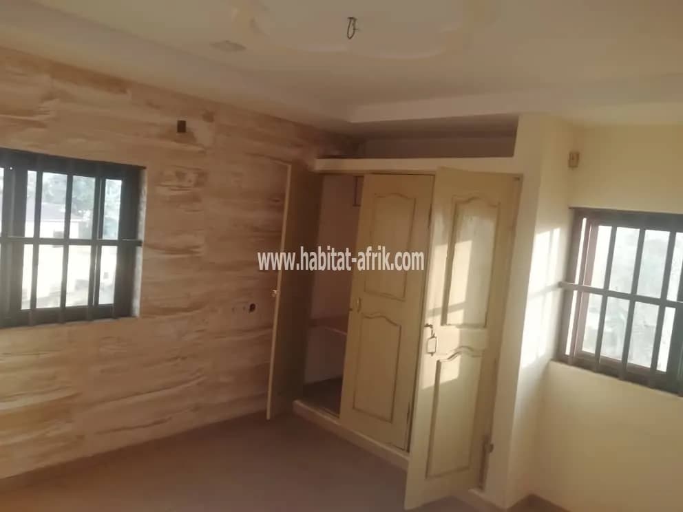 LOCATION VILLA 2 CHAMBRES SALON WCD CUISINE INTERNE A AGOÈ MINAMADOU LOMÉ-TOGO