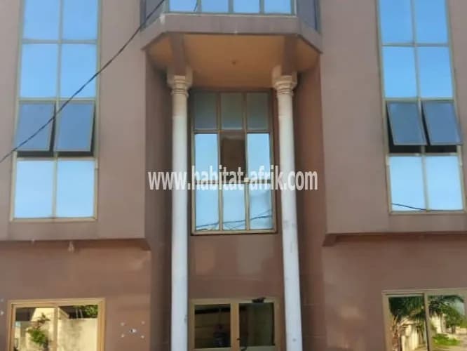 IMMEUBLE AVEC MAISON LOCATIVE À VENDRE