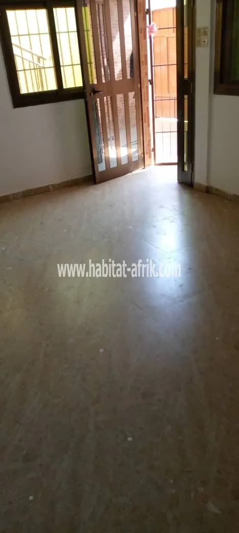 LOCATION MAISON DE 2 CHAMBRES SALON WCD CUISINE INTERNE A AGOÈ CACAVELI LOMÉ-TOGO