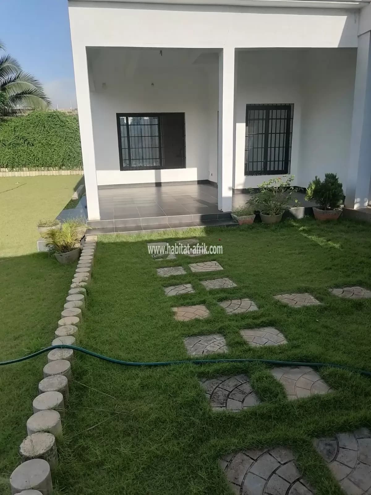 Je mets en vente une villa construite sur 1 lot de 2 chambres salon et une dépendance à sangera kleme lome togo
