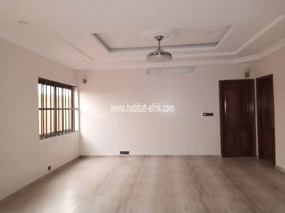 Je mets en location une maison de 4 chambres avec dépendance la aveppzo lome togo