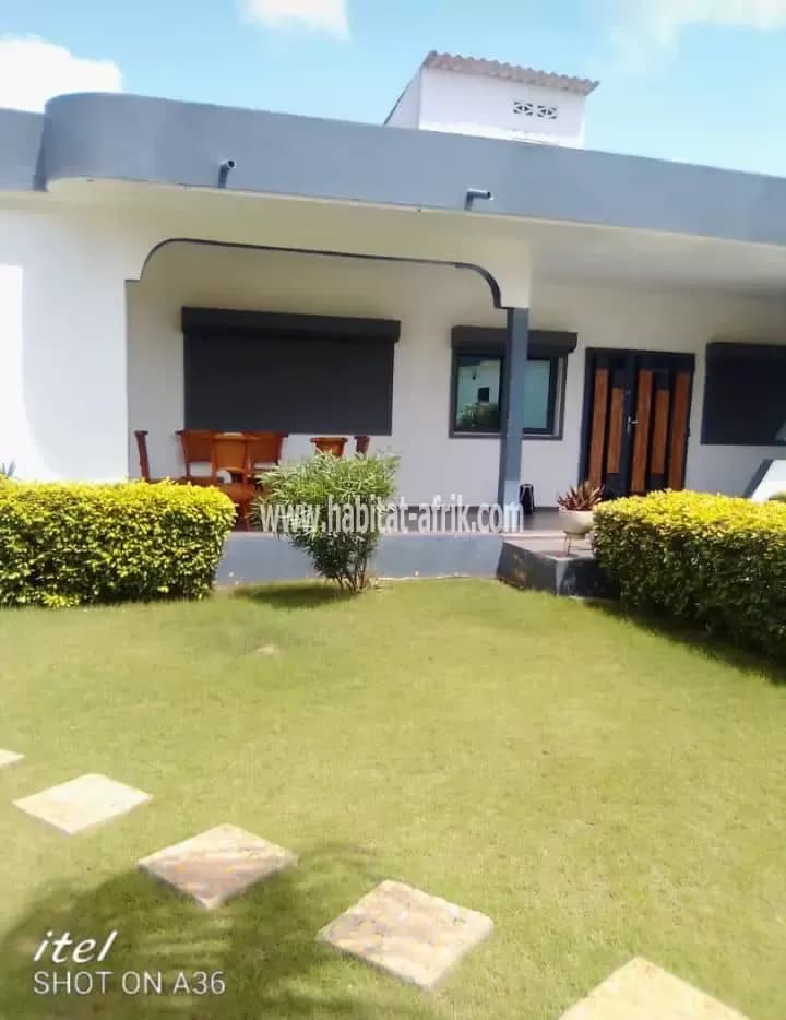 Je mets en location une maison meublé de 3 chambres grand jar à AVENOU Lomé togo