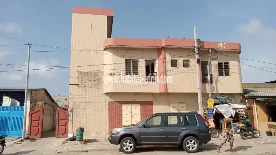 IMMEUBLE LOCATIF R+1 AU BORD DES PAVÉS À VENDRE À COTONOU AGLA HLAZOUNTO