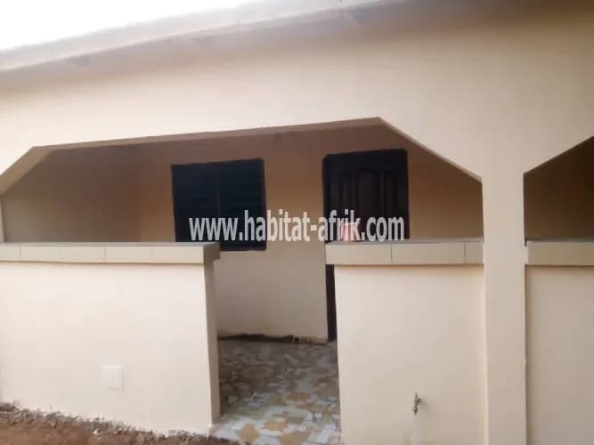 LOCATION Appartement Chambre Salon WC douche cuisine interne 3 ménages sis à Hedranawoe Lomé-Togo