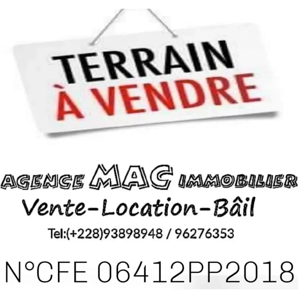 TERRAIN À VENDRE 2 LOT COLLÉ SITUÉ À AVENOU JUSTE DERRIÈRE L'IMMEUBLE PHARMACIE DE LA CITÉ 30 MÈTRES DU GOUDRON LOME-TOGO