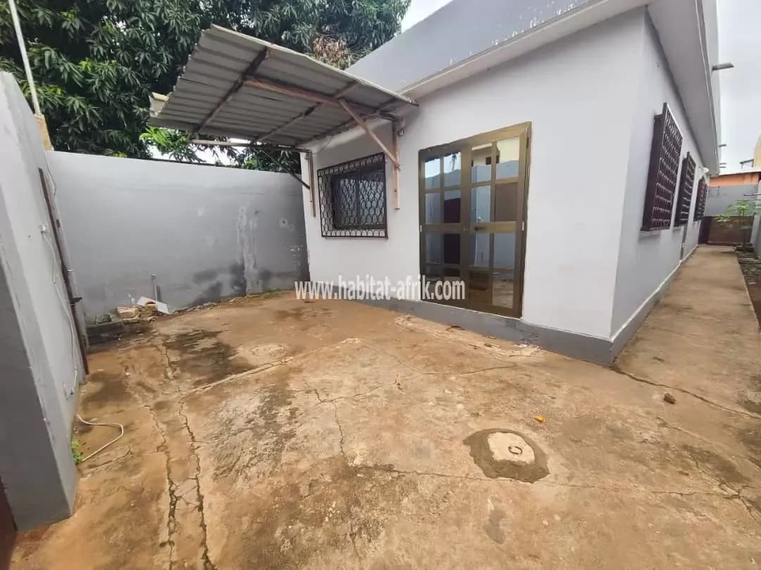 Je mets en location un mini villa de 3 chambres 2 dwc  à cito l’aéroport lome togo