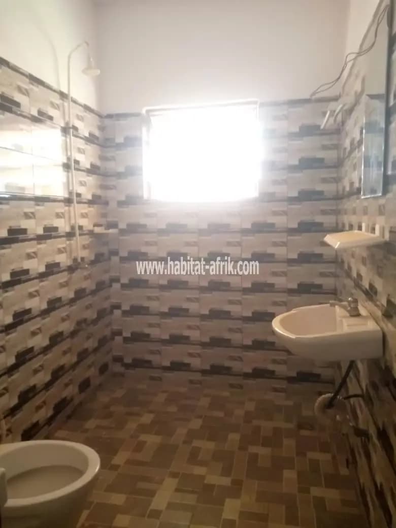 Nous mettons en location un appartement de chambre salon wc douche cuisine a l’etage a adidogome lankouvi zotoglo lome togo