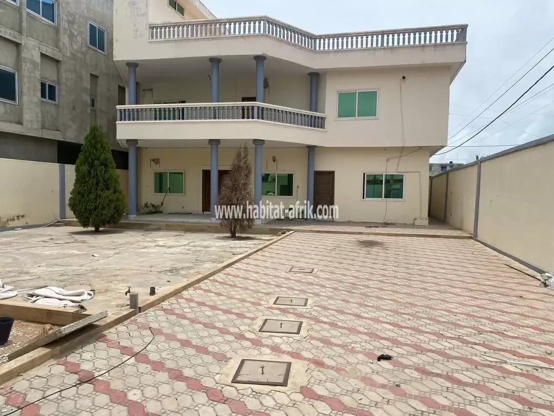 VILLA R+2 DE 06CHAMBRES SALON À VENDRE À COTONOU FIDJROSSÈ FIYÉGNON