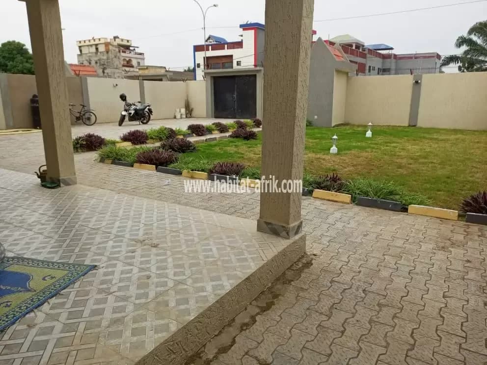 VENTE VILLA CONSTRUITE SUR 1 LOT GTA