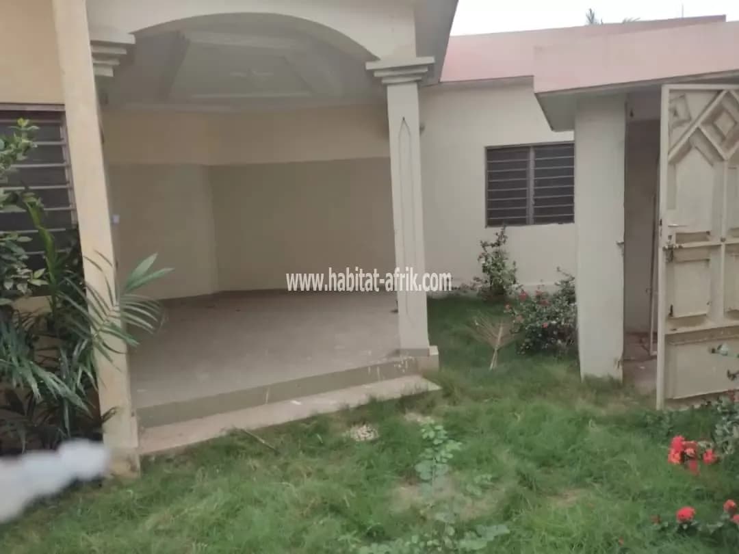 Location villa compose de trois (03) chambres salon a avedji sun city lome togo
