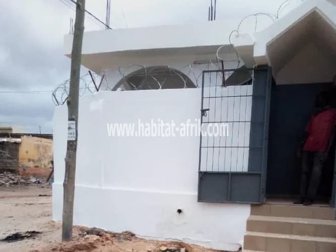 LOCATION Villa meublée 3 chambres salon wc douche cuisine toute climatisé à Gbosimé Lomé-Togo