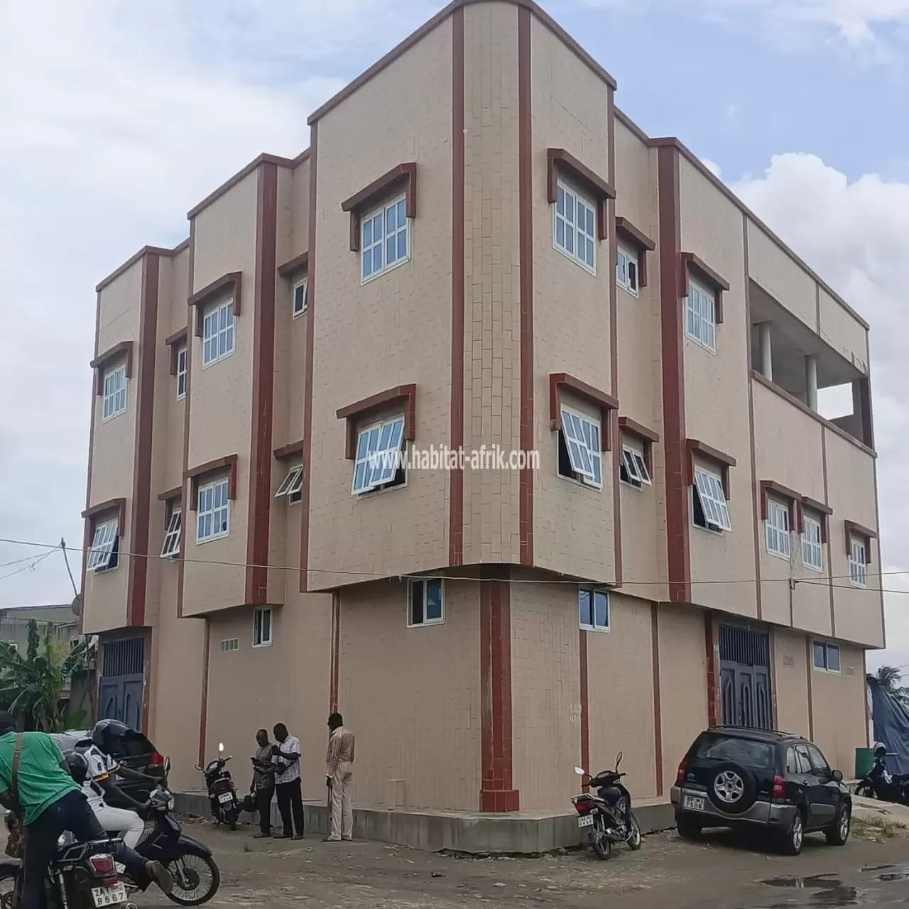 IMMEUBLE LOCATIF A VENDRE A MENONTIN