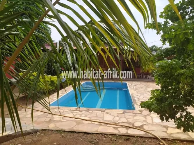 Maison à vendre à kpalimé ville 4 chambres salon avec piscine