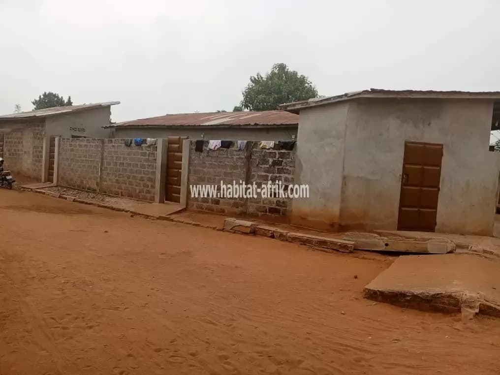 MAISON LOCATIVE À VENDRE À CALAVI WOMEY PETIT PAS
