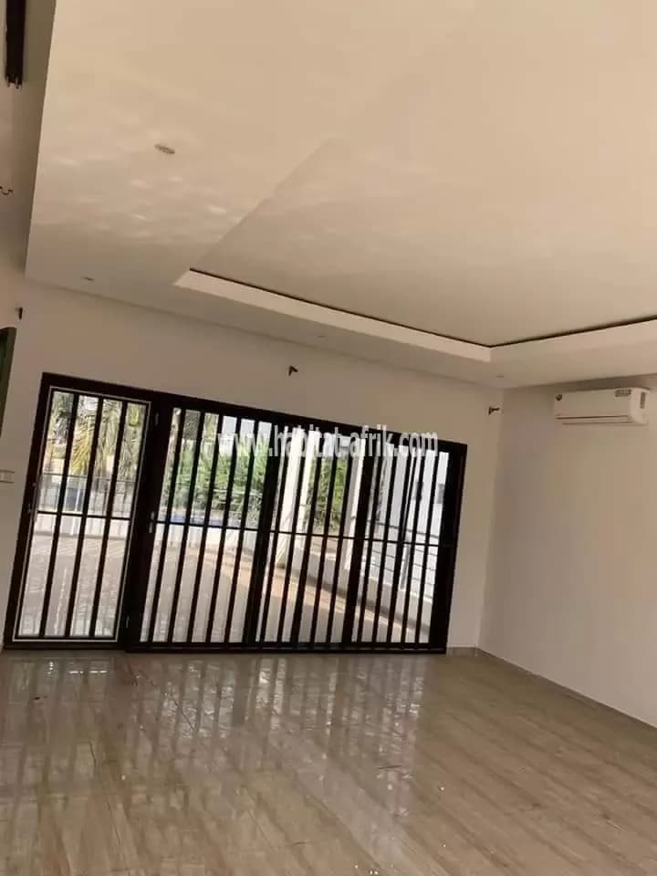 JE METS EN LOCATION UNE MAISON AVEC A TOKOIN CASSABLANCA 5 CHAMBRES LOME TOGO