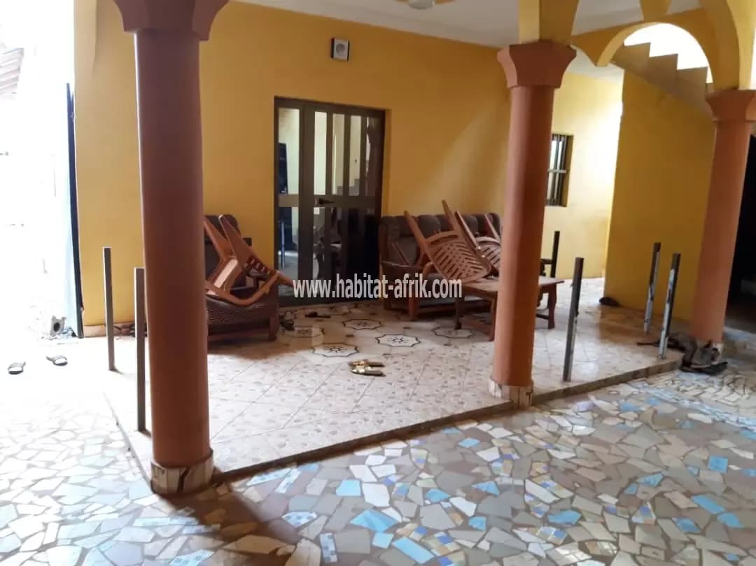 Je mets en vente une maison de 3 chambres et dépendance à AKATO baz ebomaf Lomé togo