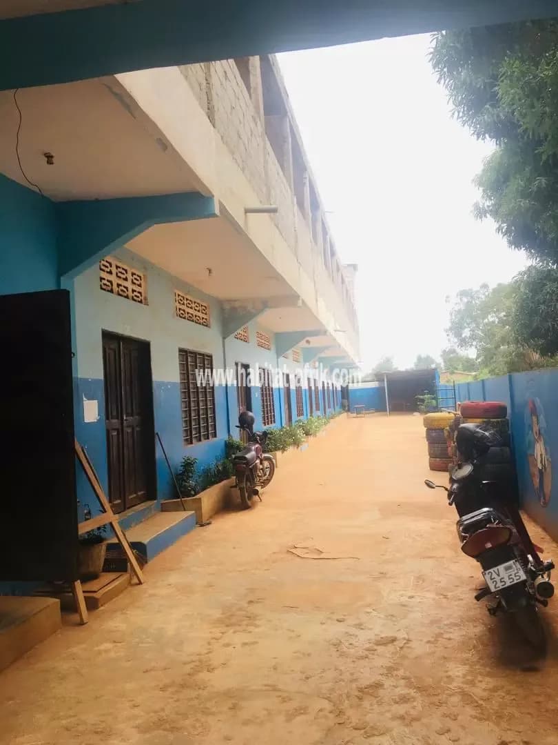 GRANDE ÉCOLE MATERNELLE PRIMAIRE ET SECONDAIRE À VENDRE À CALAVI ADJAGBO