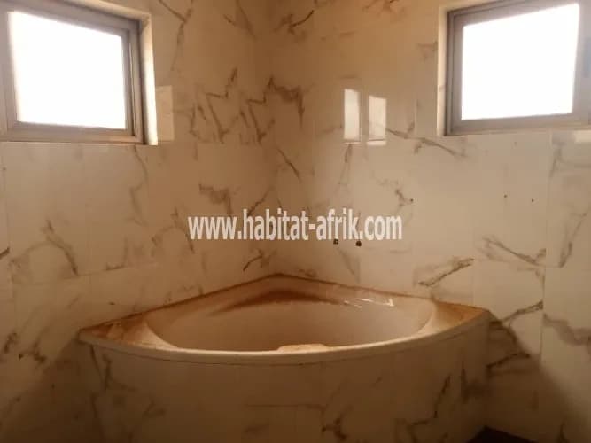 LOCATION Villa Duplex  5 Chambre salon à agoè Lomé-Togo