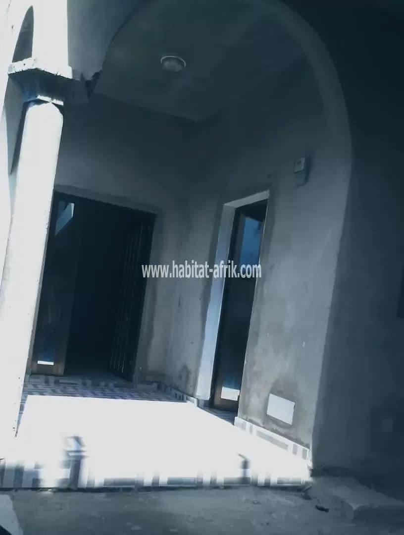 JE METS EN LOCATION UN APPARTEMENT DE CHAMBRE SALON INTERNE CUISINE A AGOE SOGBOSSITO IZIS BAR LOME TOGO
