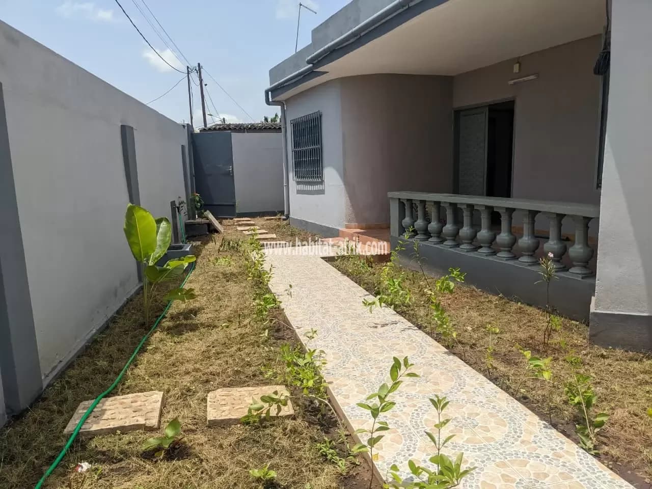 JE METS EN LOCATION UNE MAISON DE QUATRE (4) CHAMBRES DÉPENDANCE A GBOSSIME LOME TOGO