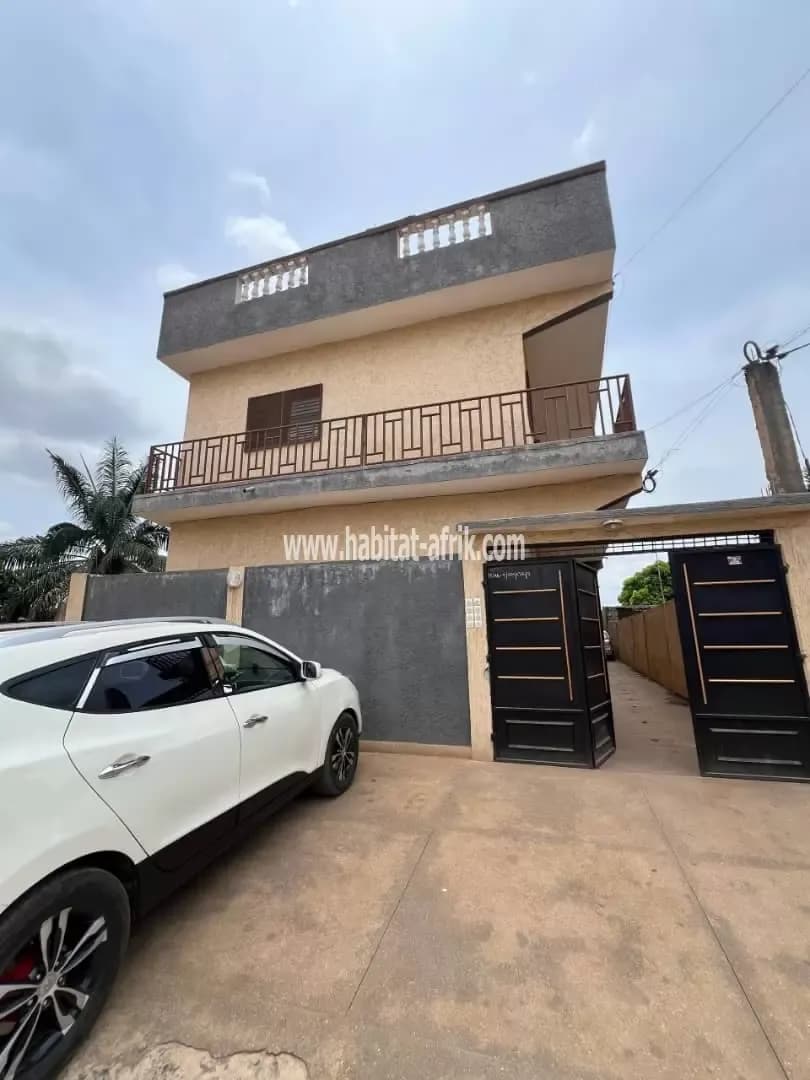 Je mets en vente une maison de location 8 fois chambre salon wcd cuisine interne a apedokoe station sanol lome togo