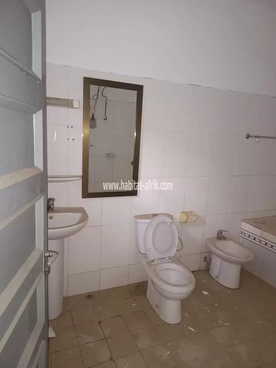 Je mets en location un villa de 3 chambres salon dans la cité aéroport lome togo