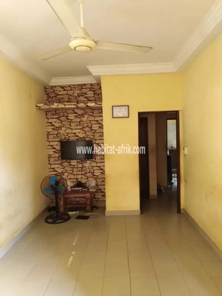 LOCATION MINI VILLA 2 CHAMBRES SALON WCD CUISINE INTERNE A ADIDOGOMÉ LOMÉ-TOGO