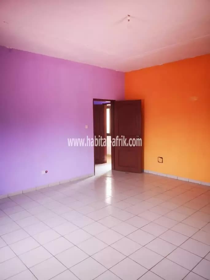 LOCATION APPARTEMENT PIÈCE WC DOUCHE CUISINE INTERNE A HEDJRANAWOE LOMÉ-TOGO